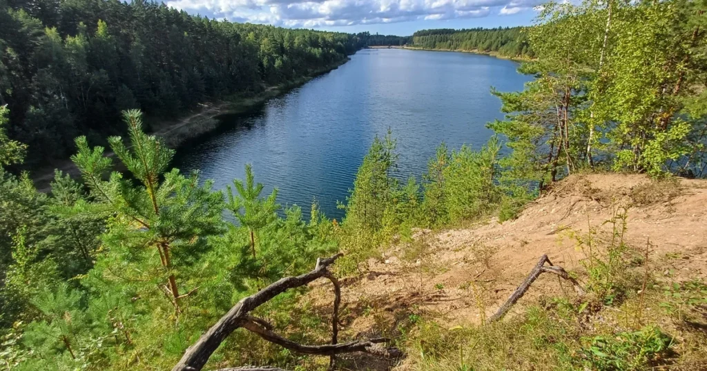 Skats no stāvkrasta uz Dubkalnu karjeru